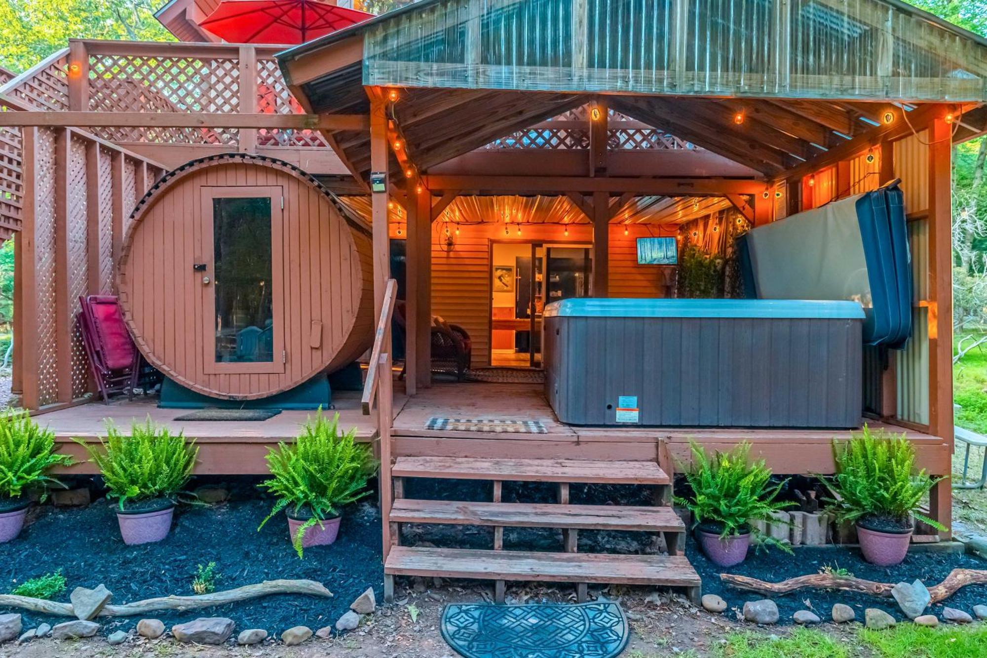Poconos Ski Retreat With Sauna, Hot Tub, And Game Room Lake Harmony Exterior photo