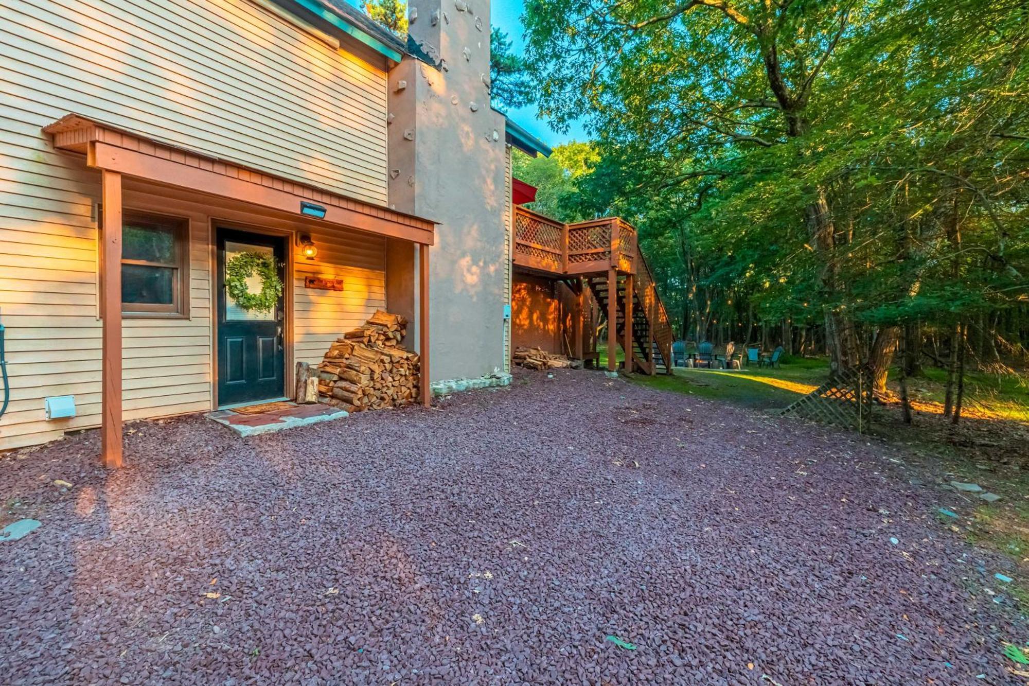 Poconos Ski Retreat With Sauna, Hot Tub, And Game Room Lake Harmony Exterior photo