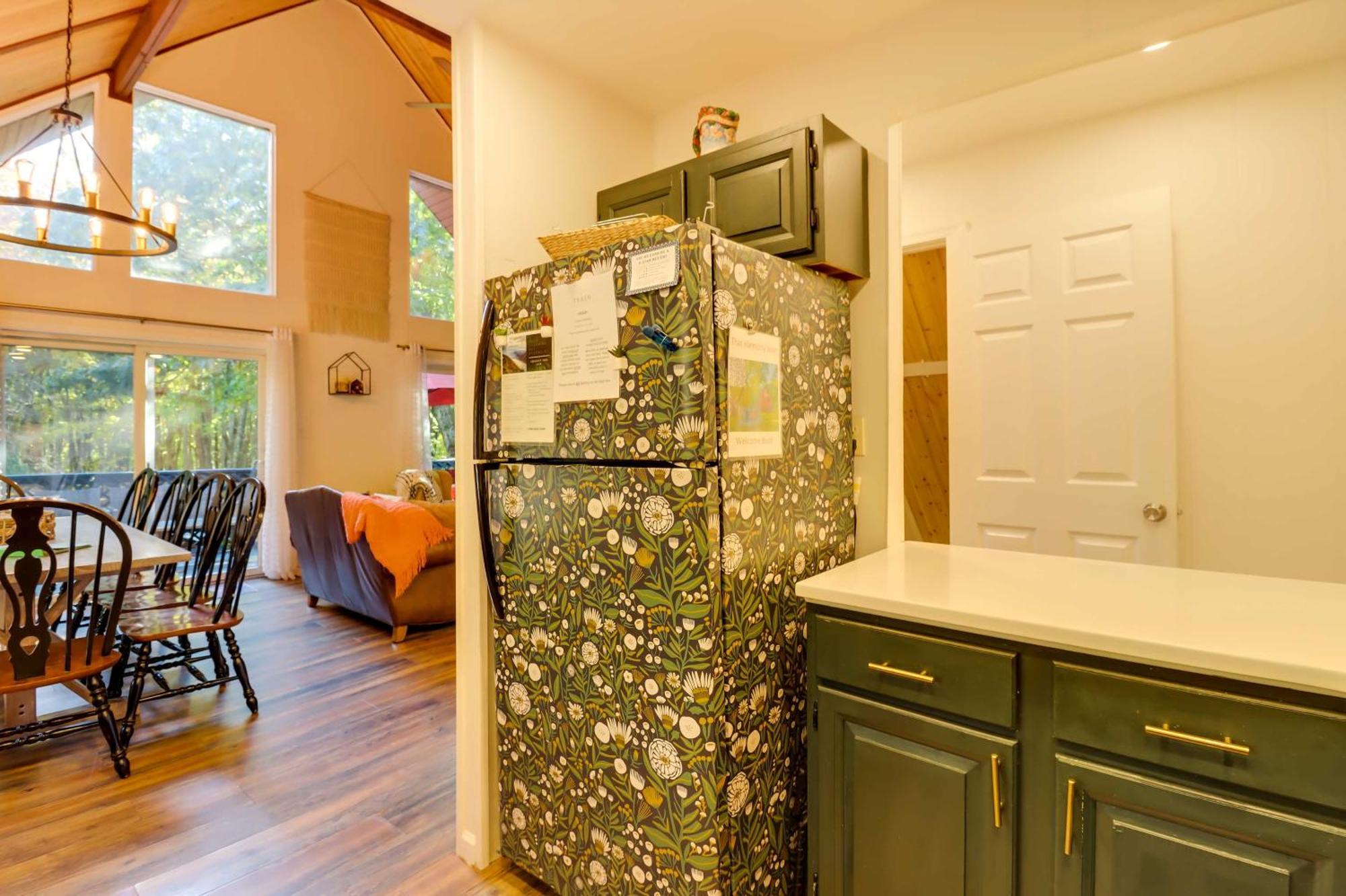 Poconos Ski Retreat With Sauna, Hot Tub, And Game Room Lake Harmony Exterior photo